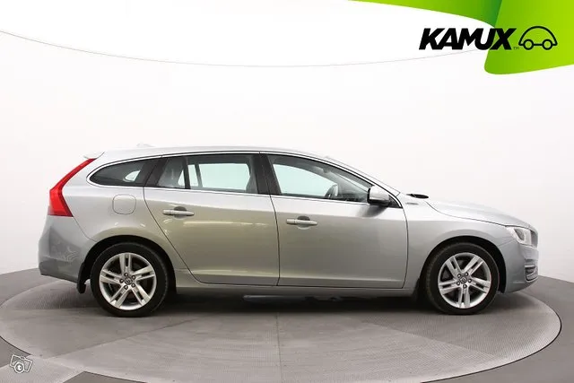 Volvo V60 D6 AWD Summum plug in hybrid aut / Navi / Digimittaristo / Vetokoukku / Nahkaverhoilu / Image 2