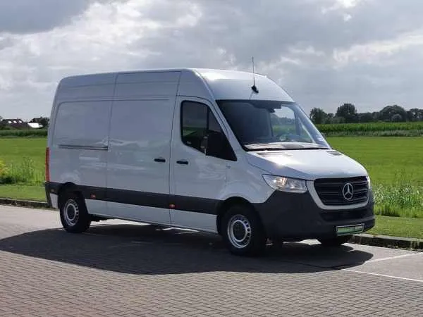 Mercedes-Benz Sprinter 314 L2H2 MBUX RWD Image 4